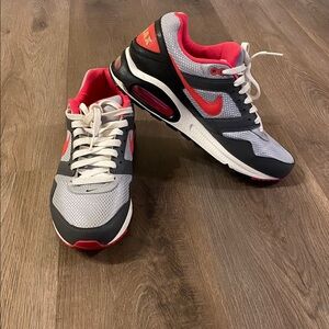 Nike Air Max Navigate sneakers 454249-002. EUC